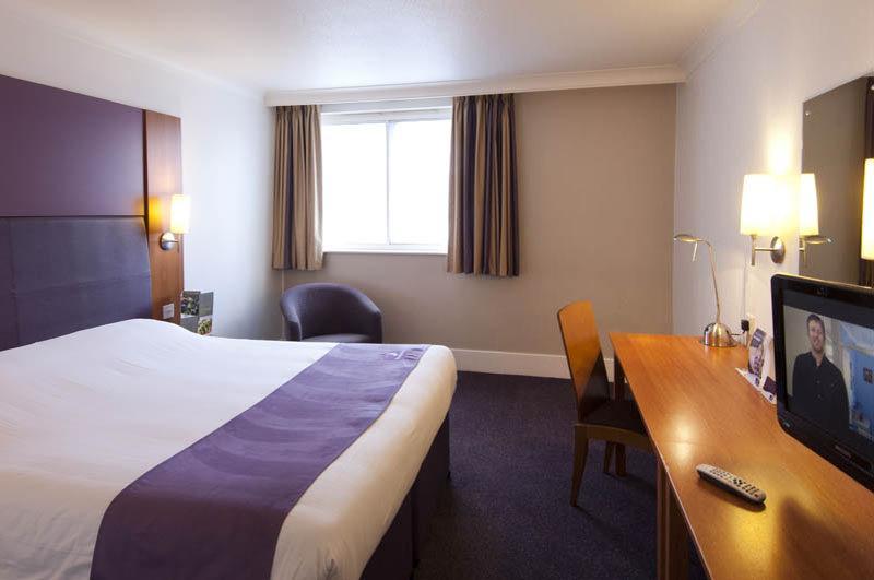 Premier Inn Bristol City Centre King Street Exterior foto