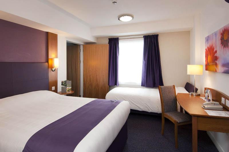 Premier Inn Bristol City Centre King Street Exterior foto